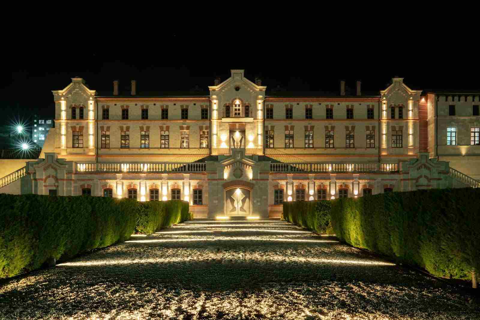 Castel Mimi pe timp de noapte