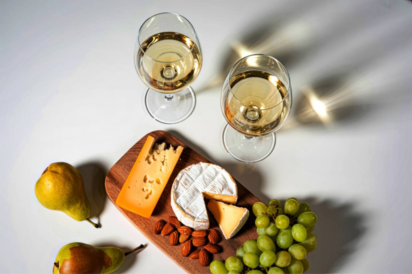 vin Late Harvest în pahare pe masă